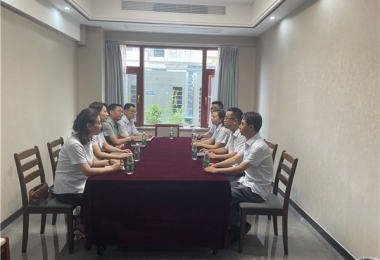 下沉基層深化業(yè)務(wù)  緊抓廉潔安全教育——貴州陽(yáng)光產(chǎn)權(quán)交易所領(lǐng)導(dǎo)到銅仁分所開展調(diào)研工作